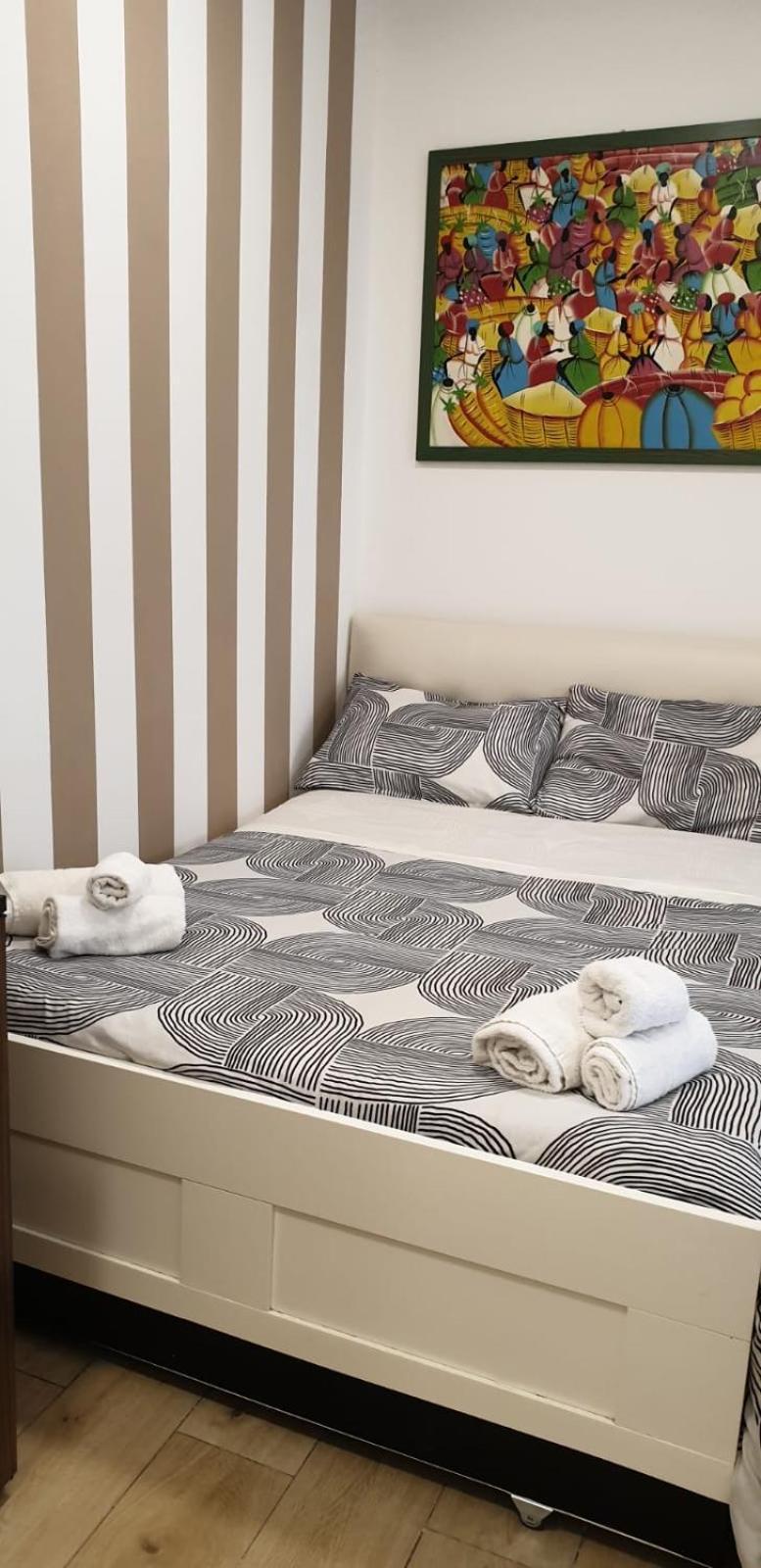 Mini Loft - Bari Centro - A Due Passi Dal Mare Lägenhet Exteriör bild